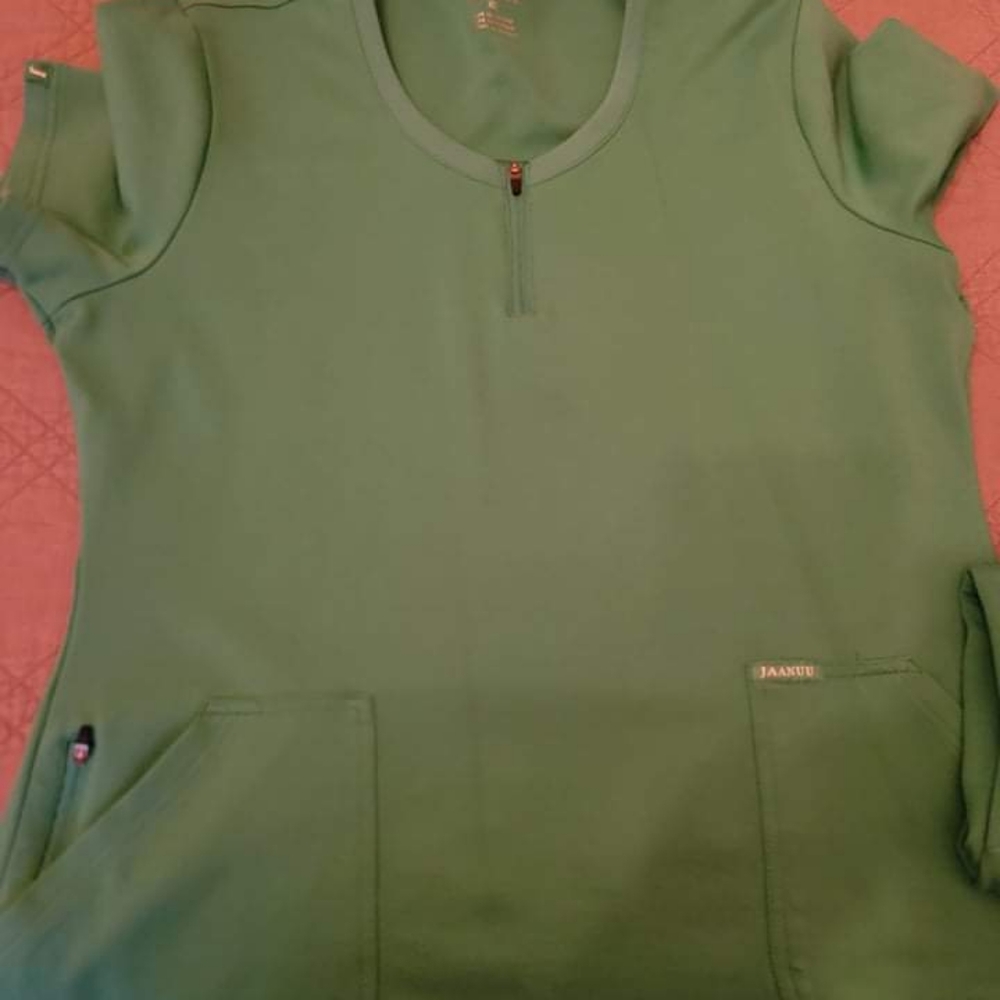 Jaanuu surgical green scrub set